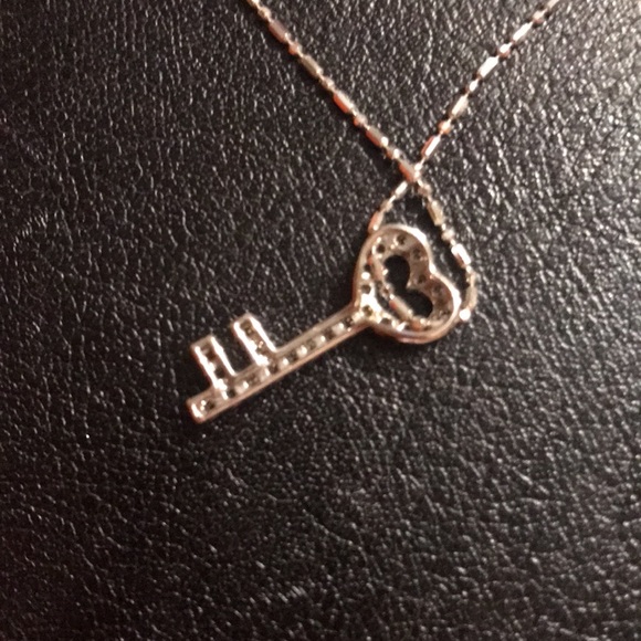 14k white gold 1/3k Diamond Key necklace Aurafin signed - Picture 6 of 10